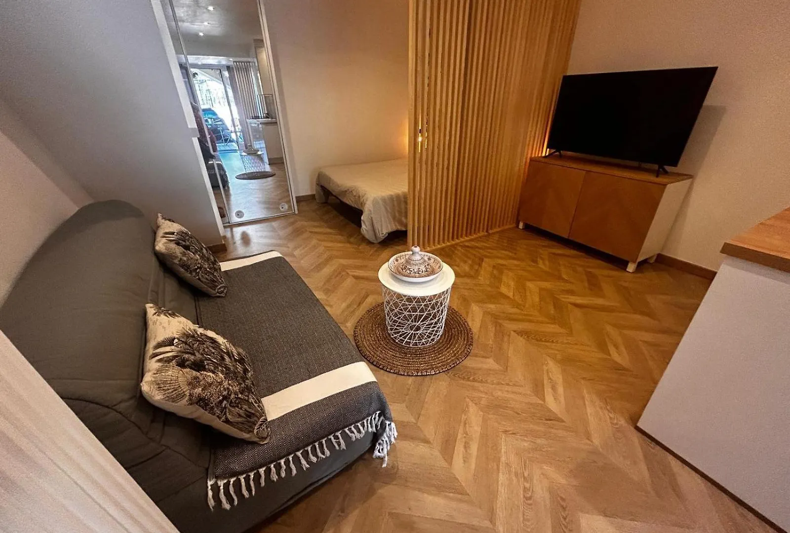 Apartment Studio Moderne Climatise Avec Coin Nuit, Proche Mer Et Hauts De Cagnes