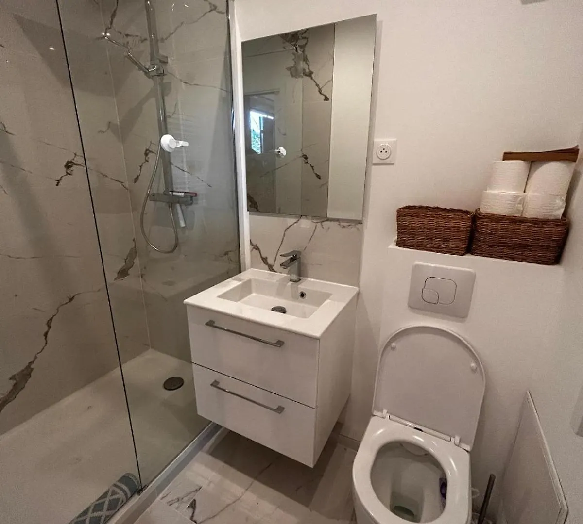 Apartment Studio Moderne Climatise Avec Coin Nuit, Proche Mer Et Hauts De Cagnes France